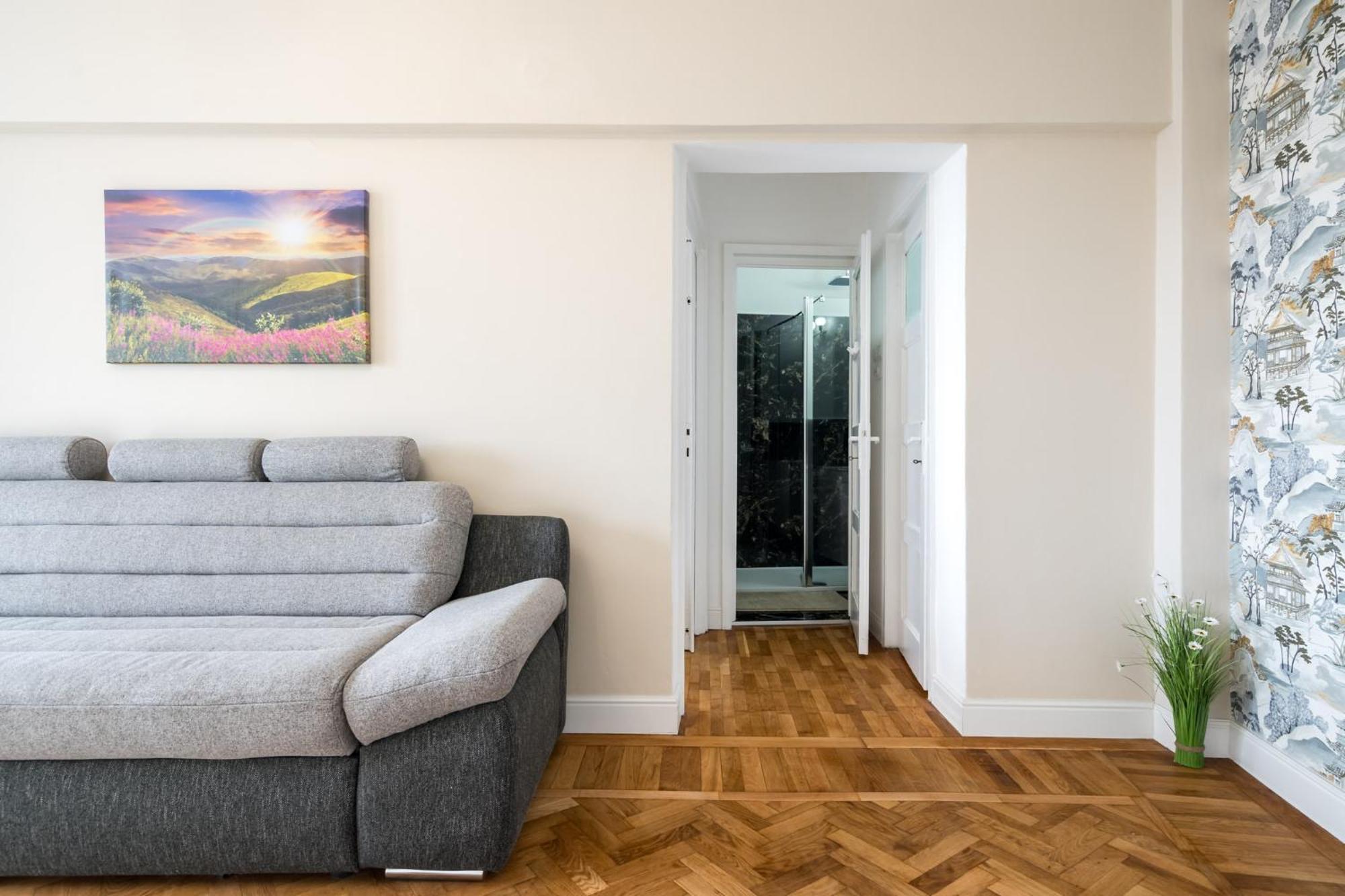 City View Apartment With Private Balcony ブカレスト エクステリア 写真