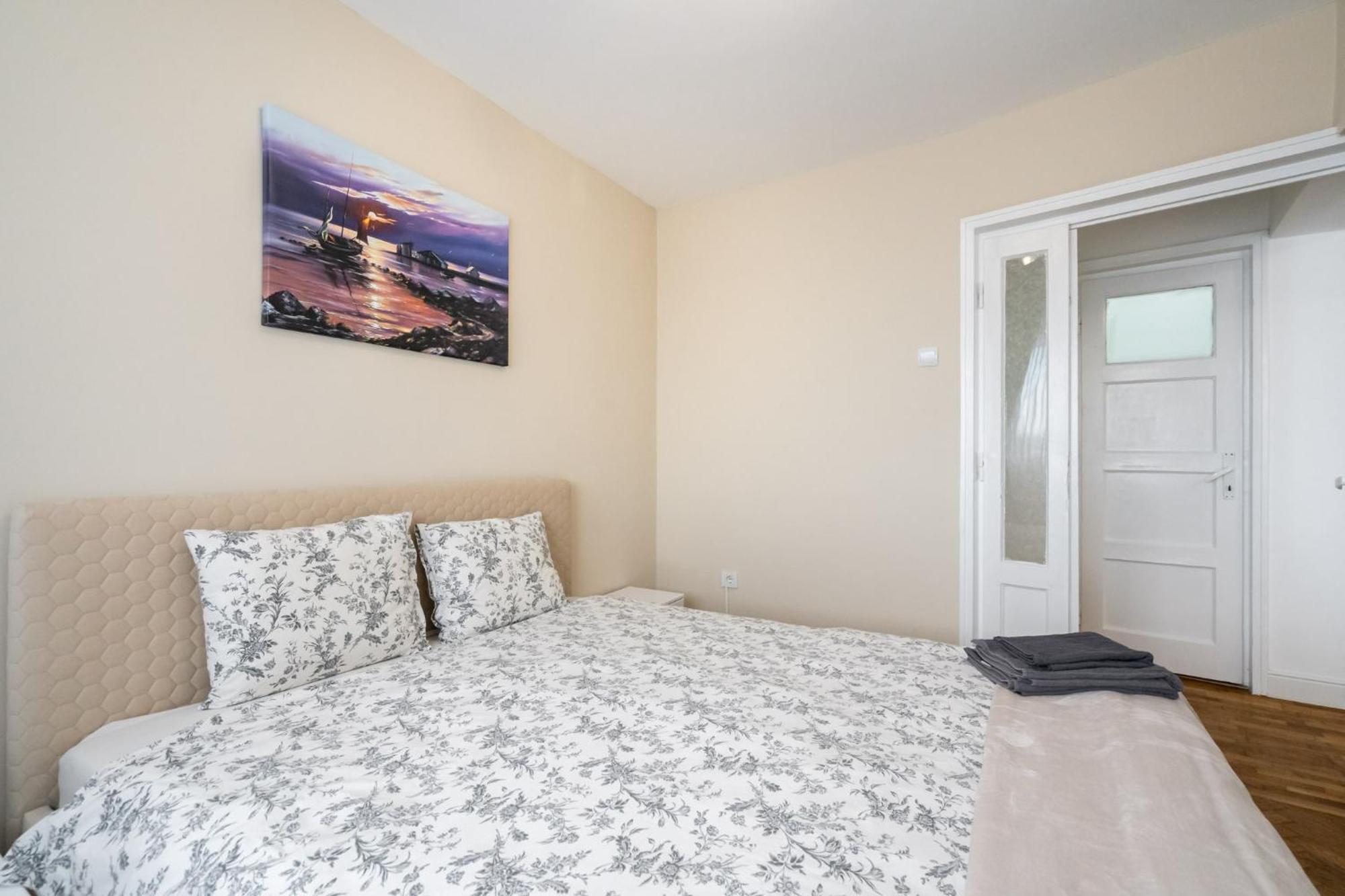City View Apartment With Private Balcony ブカレスト エクステリア 写真