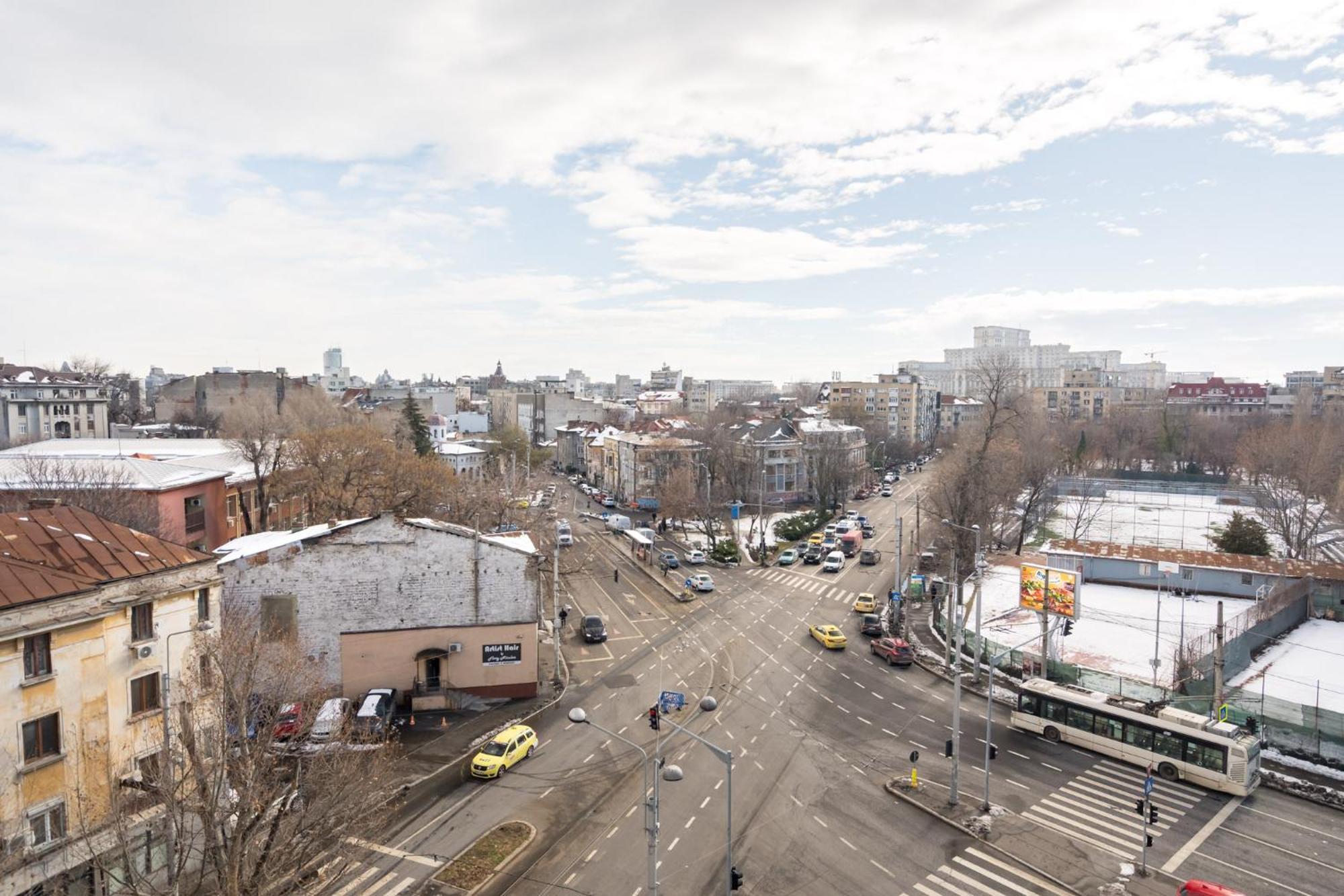 City View Apartment With Private Balcony ブカレスト エクステリア 写真