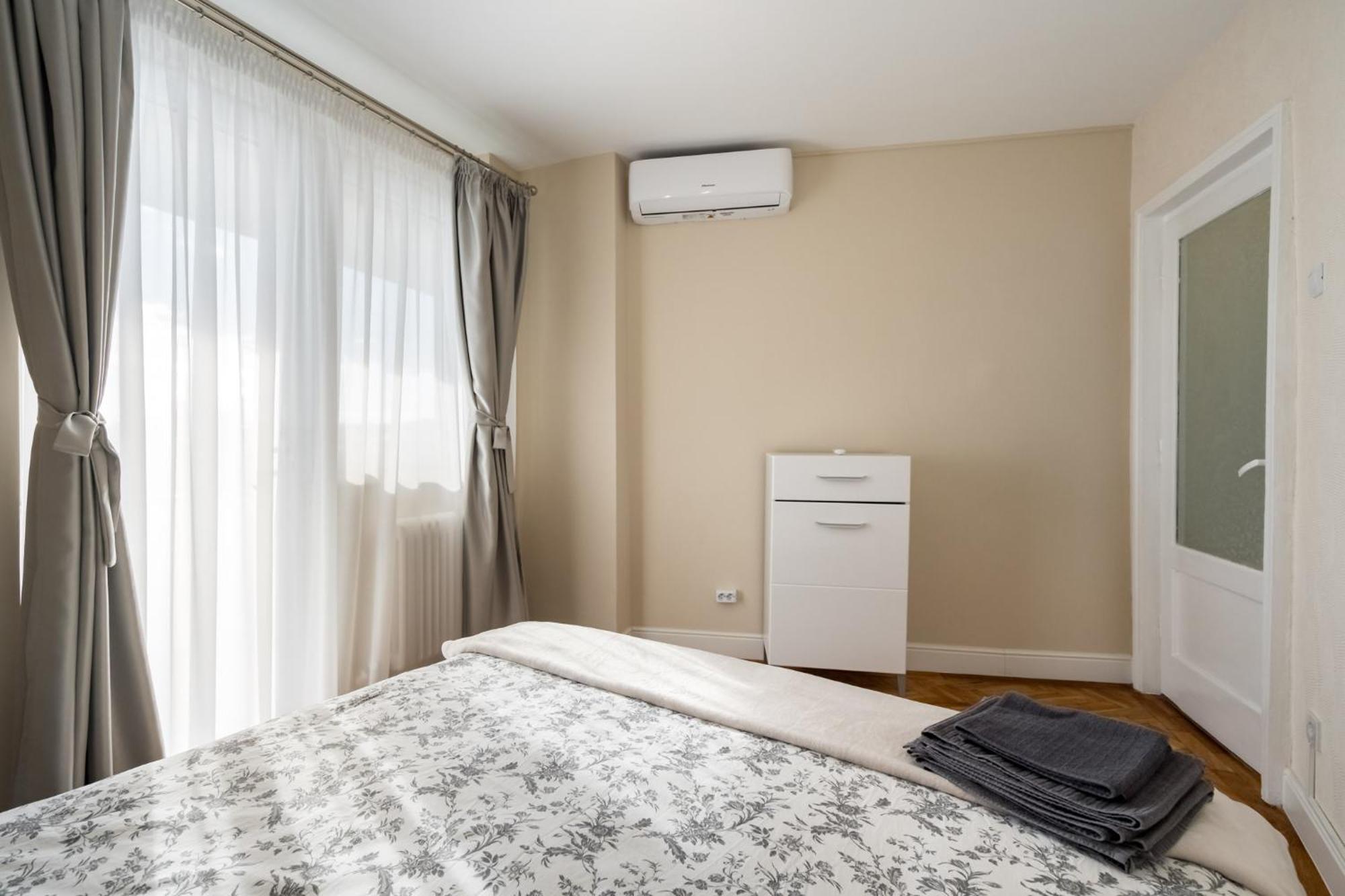 City View Apartment With Private Balcony ブカレスト エクステリア 写真