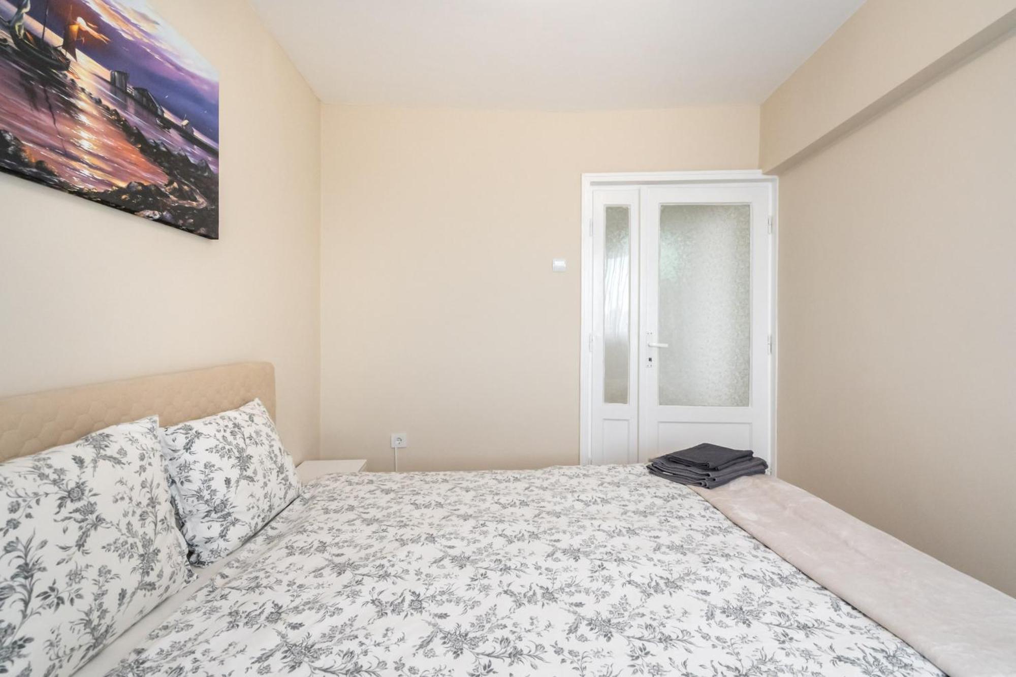 City View Apartment With Private Balcony ブカレスト エクステリア 写真