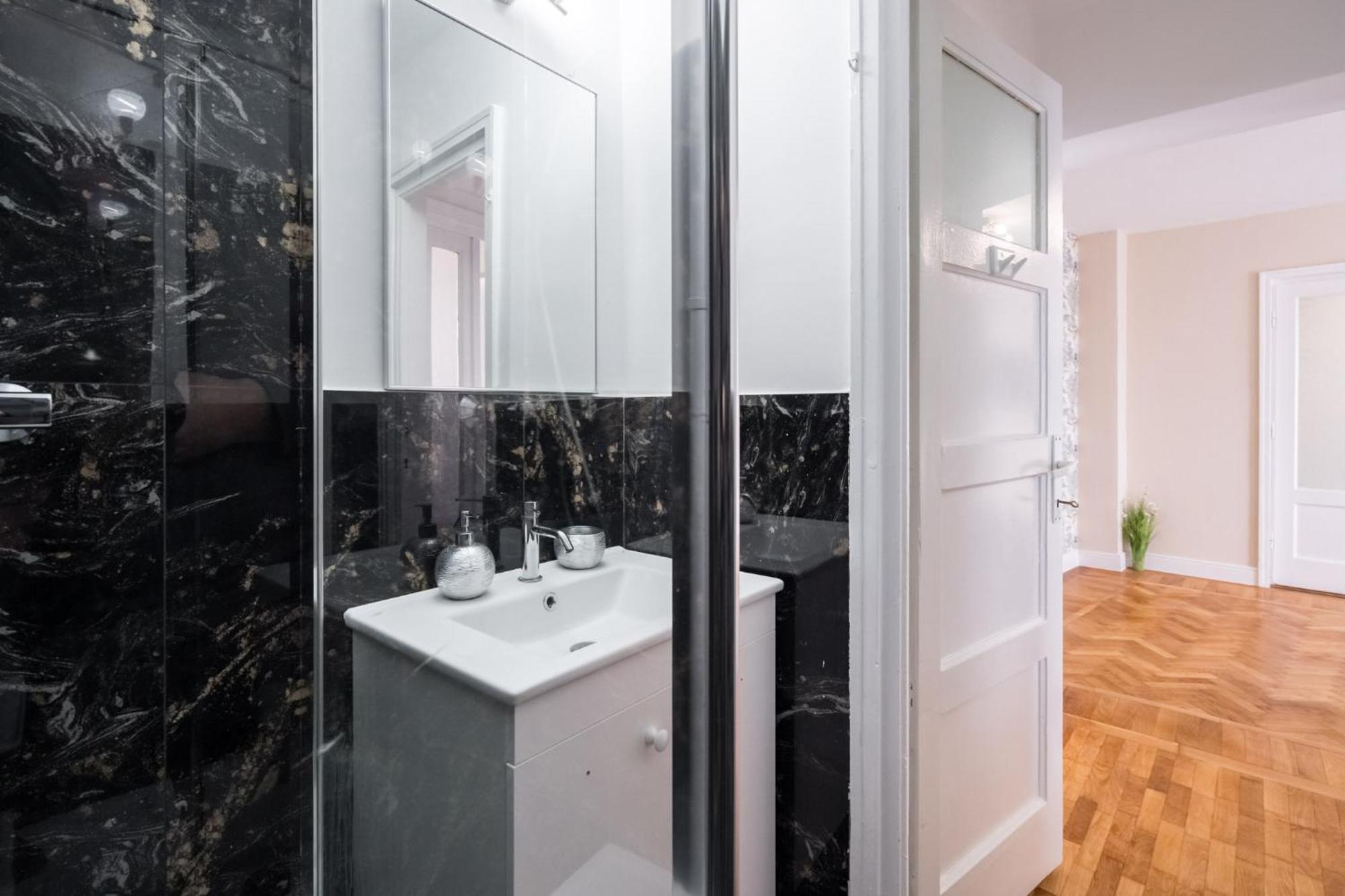 City View Apartment With Private Balcony ブカレスト エクステリア 写真